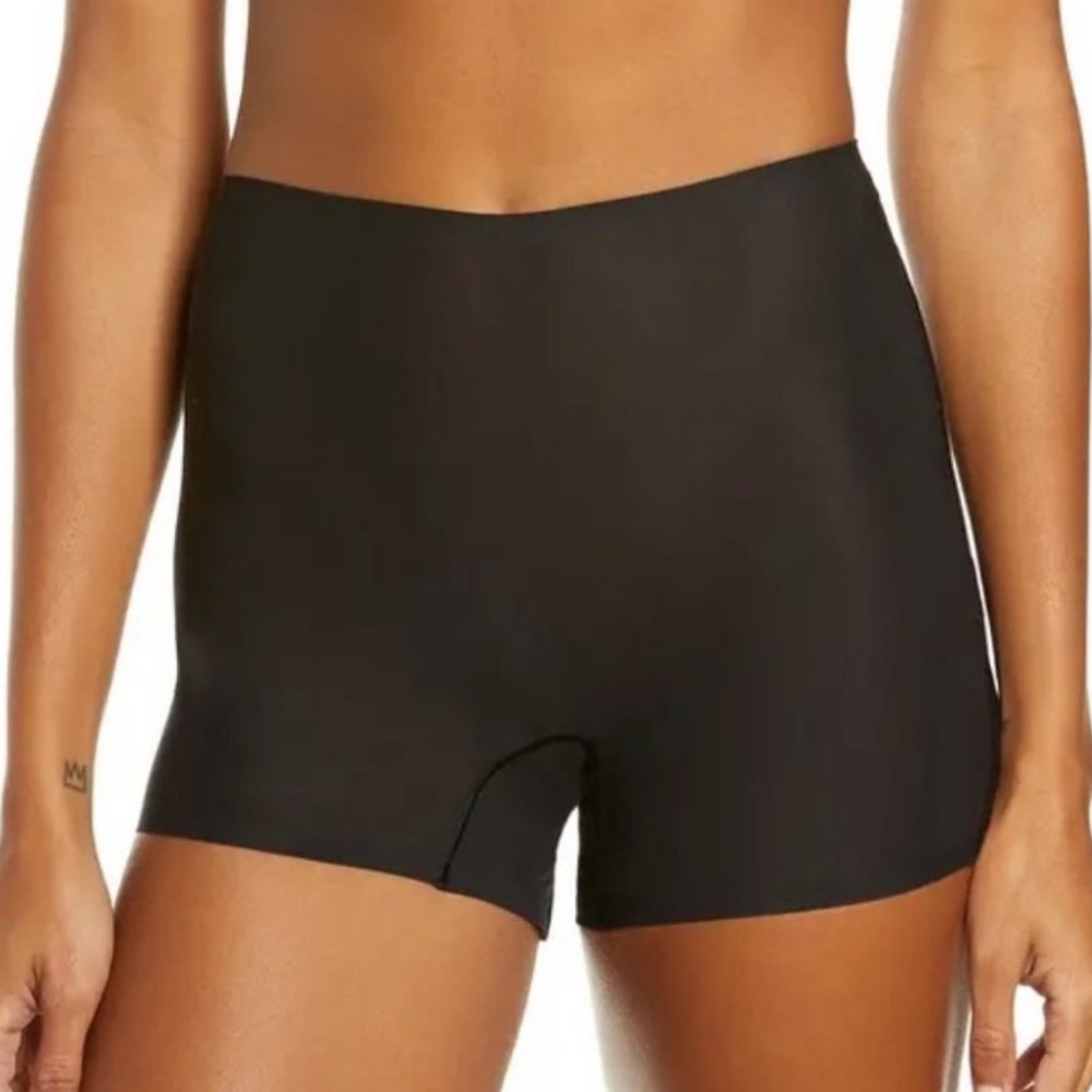 SKIMS NAKED BOYSHORT BLACK SMALL